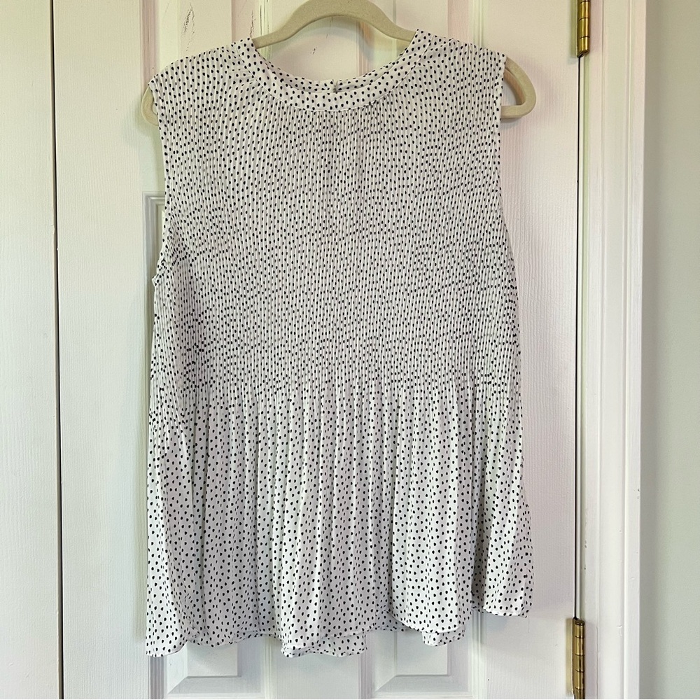 Adrianna Papell White and Black Sleeveless Blouse